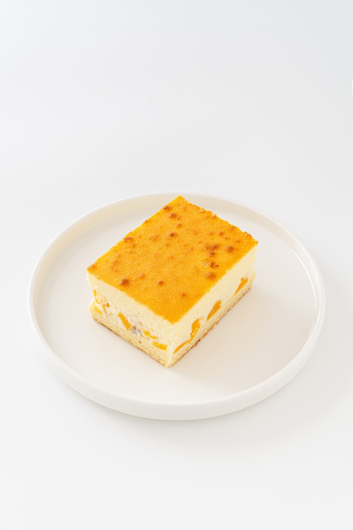 SERNIK Z BRZOSKWINIAMI